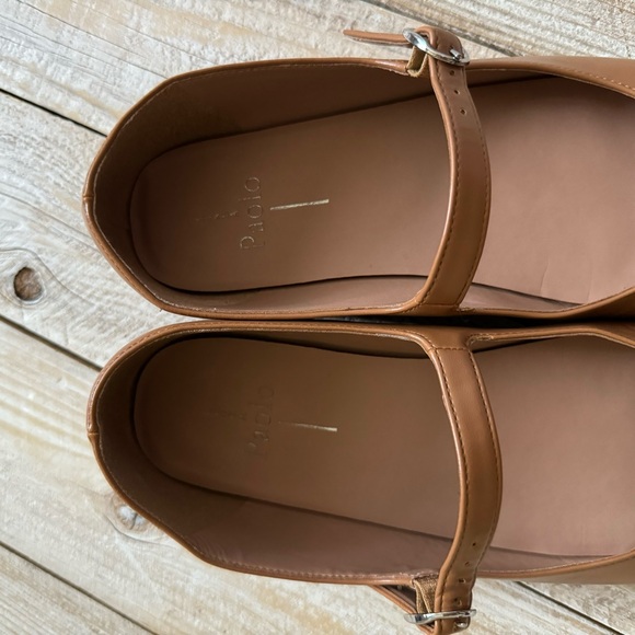 Paolo Tan Vegan Leather Mary Jane Flat w/ Silver Hardware - Picture 4 of 9